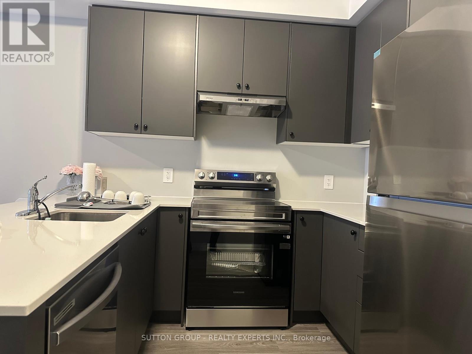 14 - 10 South Creek Drive, Kitchener, Ontario  N2R 0T9 - Photo 2 - X12430516