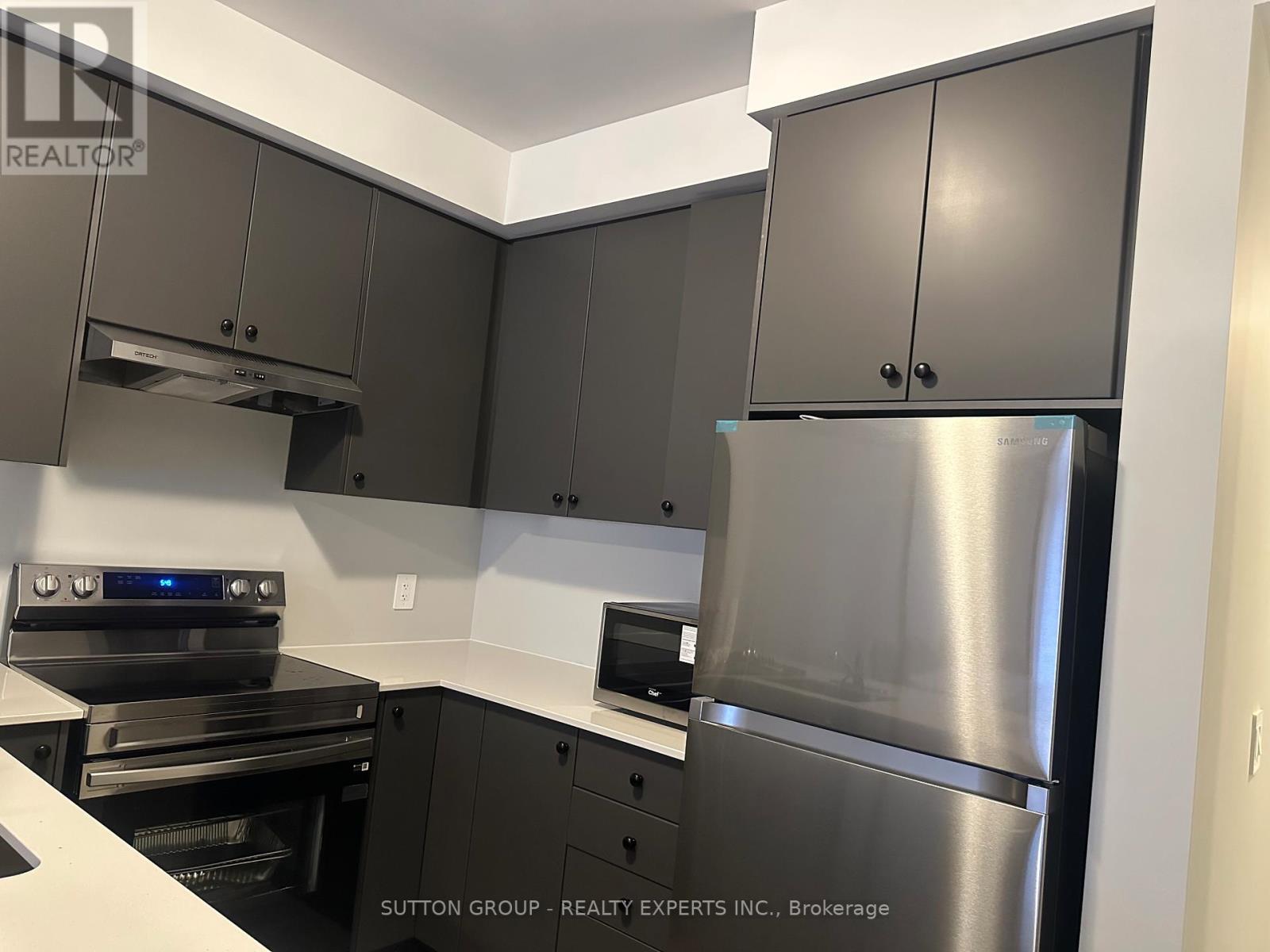 14 - 10 South Creek Drive, Kitchener, Ontario  N2R 0T9 - Photo 3 - X12430516