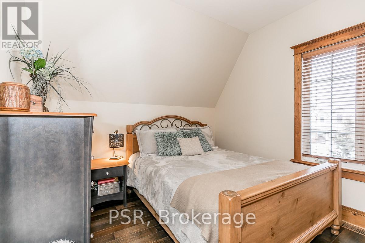 145 Snowbridge Way, Blue Mountains, Ontario  L9Y 0V1 - Photo 23 - X12430586