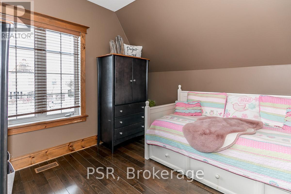 145 Snowbridge Way, Blue Mountains, Ontario  L9Y 0V1 - Photo 24 - X12430586