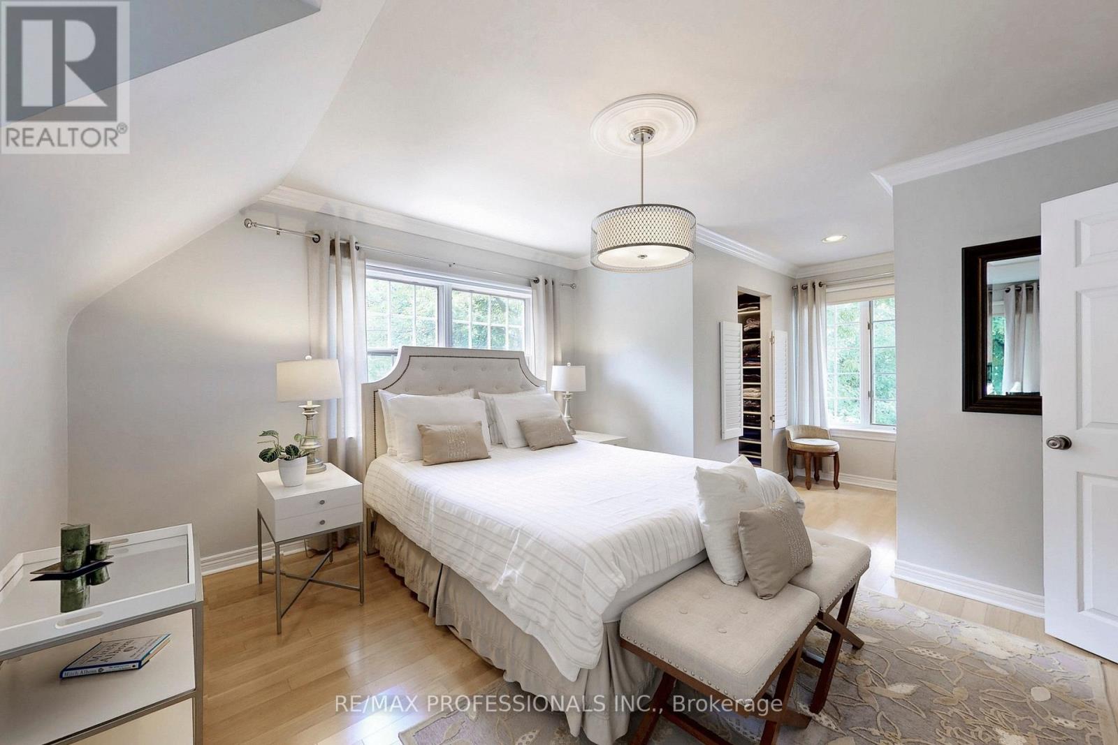 126 Laurel Avenue, Toronto, Ontario  M9B 4T6 - Photo 26 - W12419354