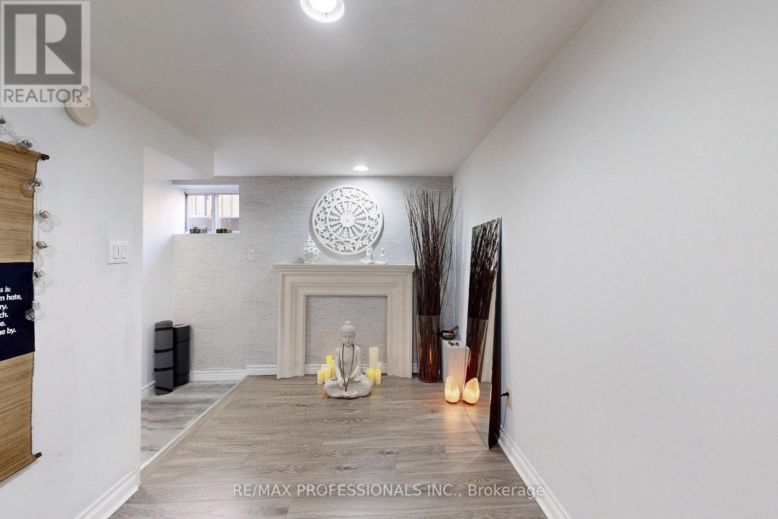 126 Laurel Avenue, Toronto, Ontario  M9B 4T6 - Photo 35 - W12419354