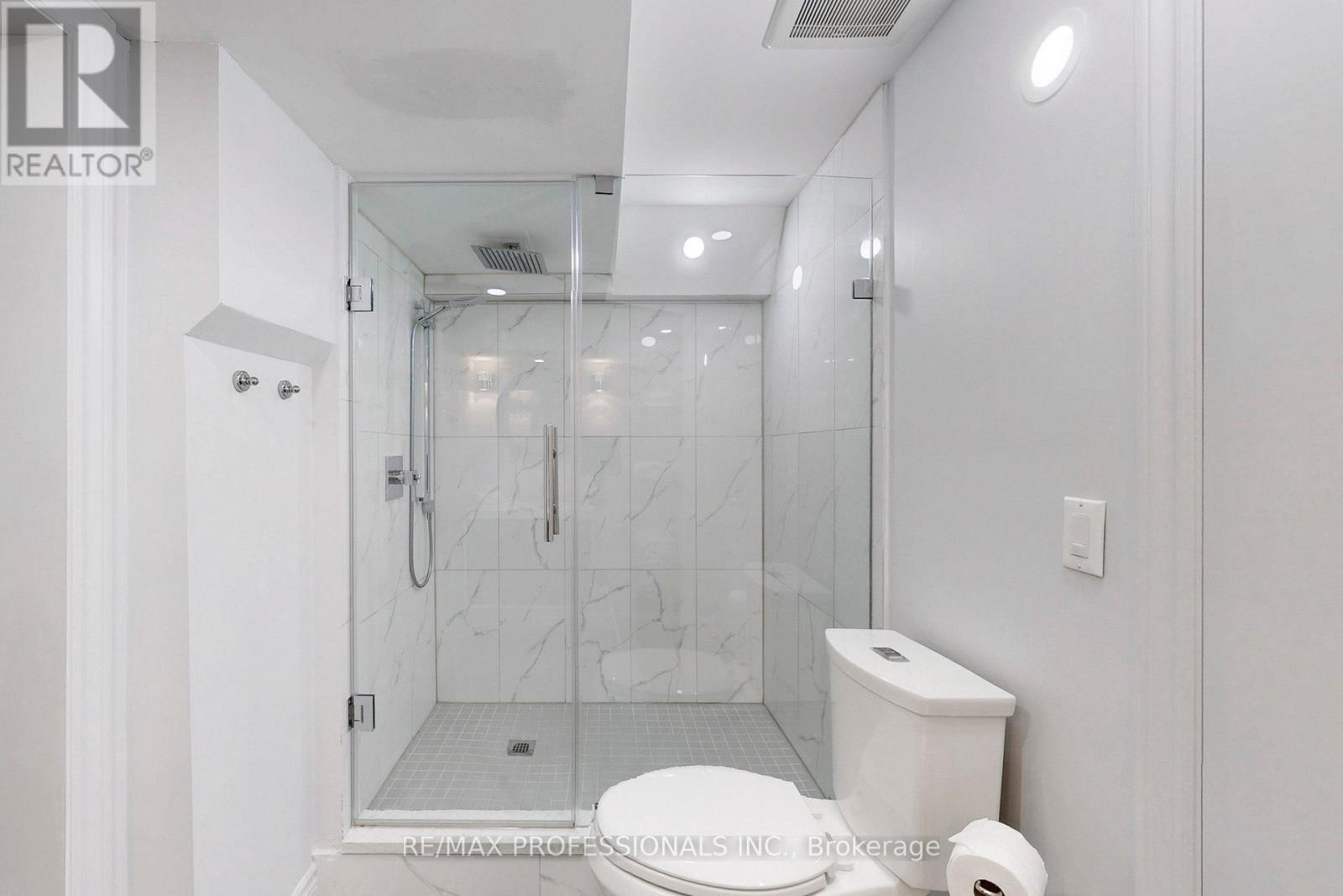 126 Laurel Avenue, Toronto, Ontario  M9B 4T6 - Photo 39 - W12419354