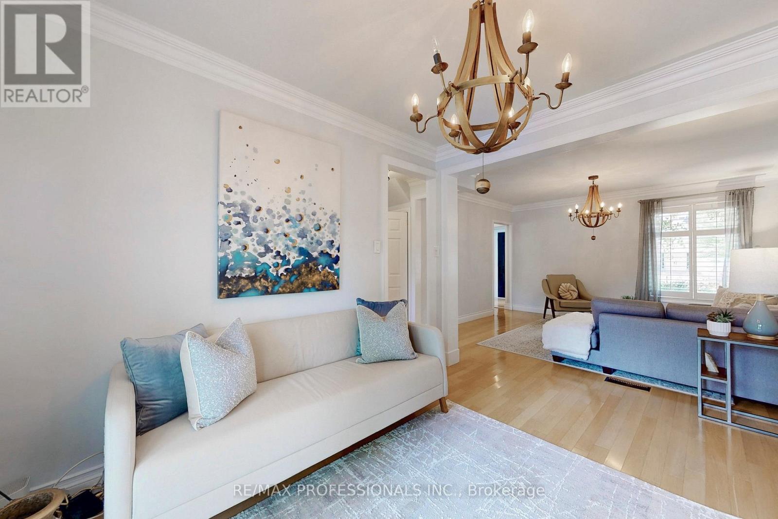 126 Laurel Avenue, Toronto, Ontario  M9B 4T6 - Photo 13 - W12419354