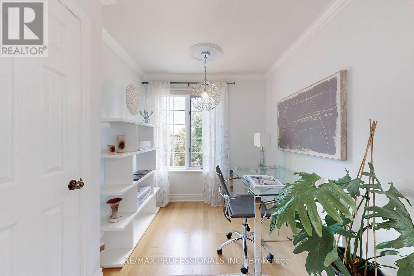 126 Laurel Avenue, Toronto, Ontario  M9B 4T6 - Photo 29 - W12419354