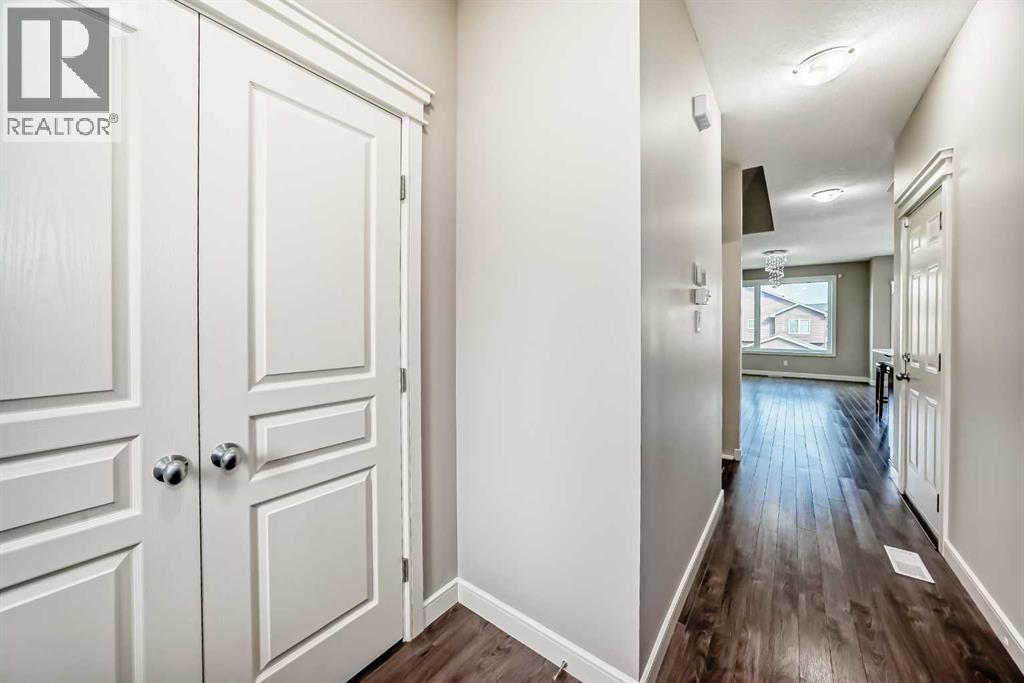 15 Evanscrest Way, Calgary, Alberta  T3P 0R4 - Photo 3 - A2258178