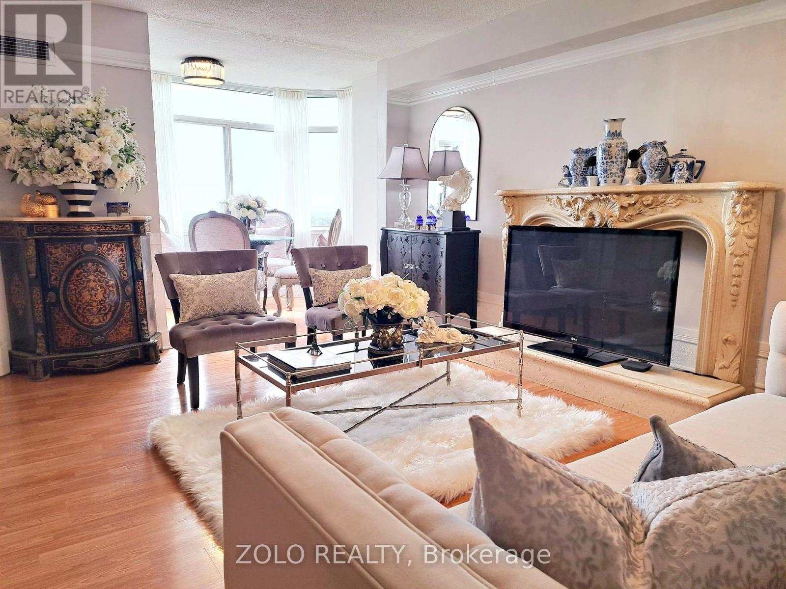 1001 - 300 Webb Drive, Mississauga, Ontario  L5B 3W3 - Photo 2 - W12429743