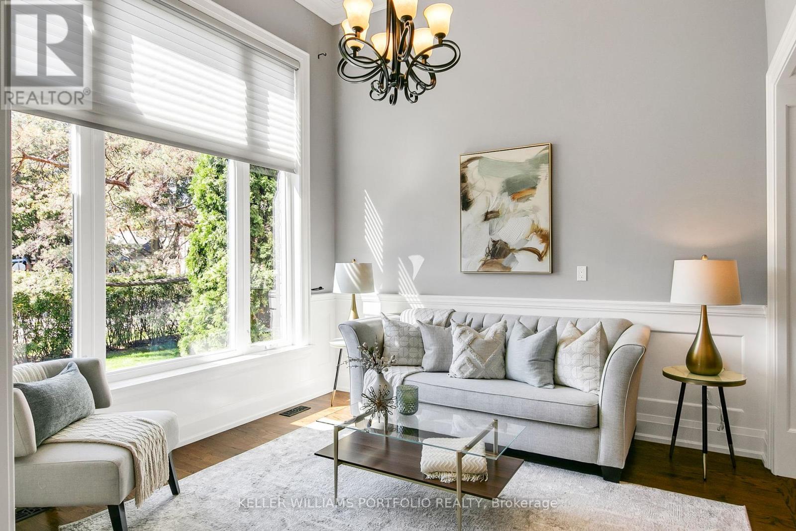 7 Maydolph Road, Toronto, Ontario  M9B 1V5 - Photo 5 - W12427276
