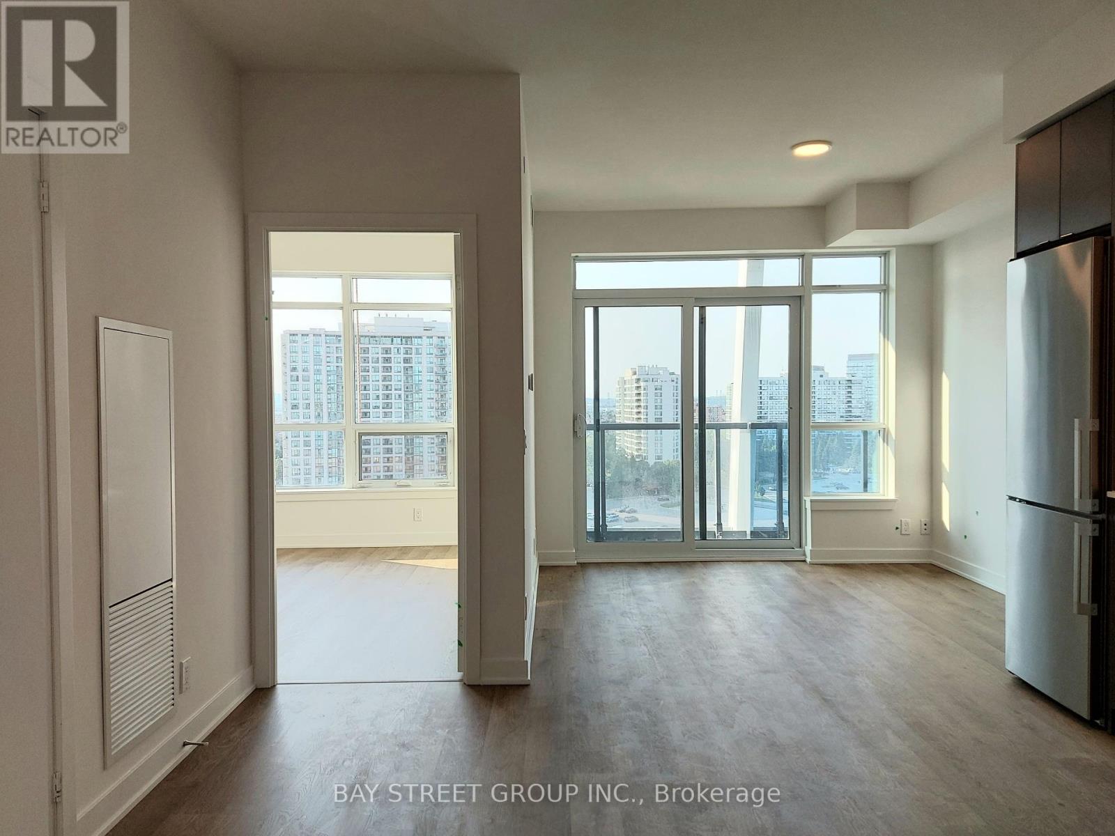 B1006 - 50 Upper Mall Way, Vaughan, Ontario  L4J 0L8 - Photo 3 - N12430580
