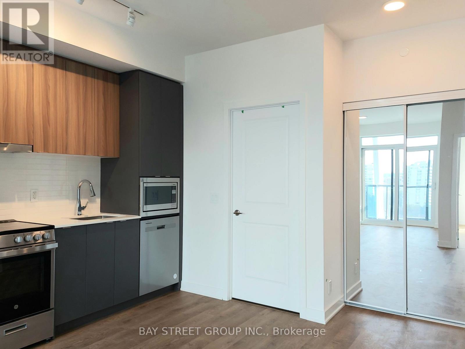 B1006 - 50 Upper Mall Way, Vaughan, Ontario  L4J 0L8 - Photo 6 - N12430580