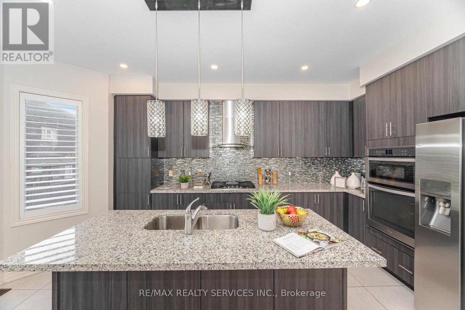 52 Blackberry Valley Crescent, Caledon, Ontario  L7C 3Z9 - Photo 12 - W12430542