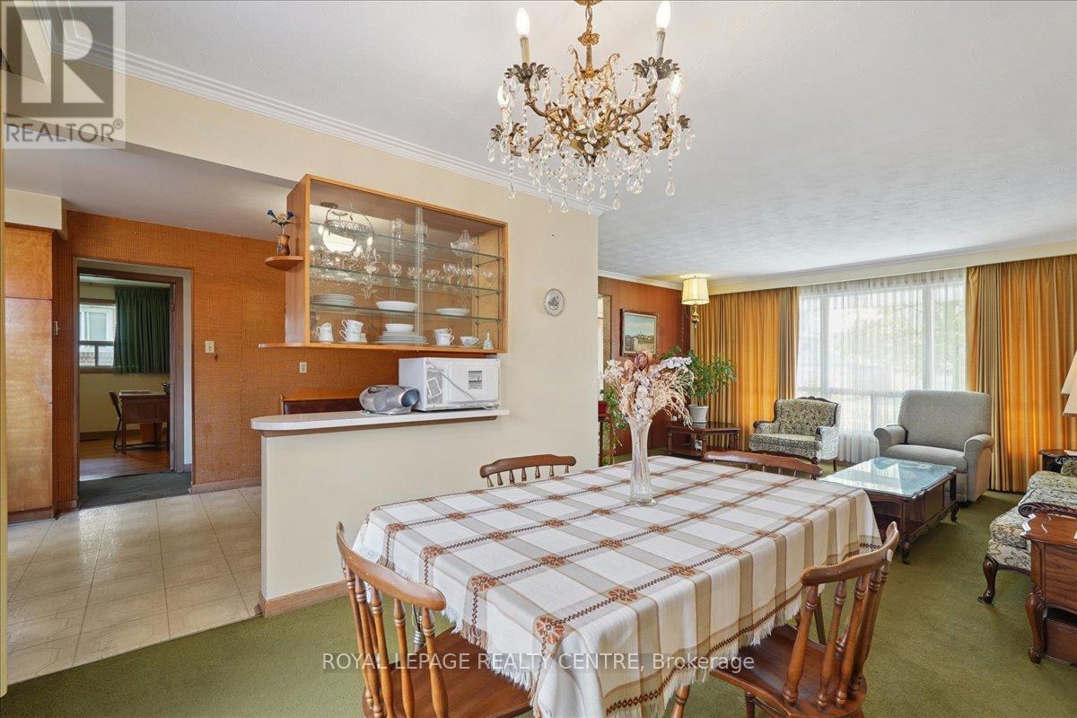 151 Redgrave Drive, Toronto, Ontario  M9R 3V8 - Photo 11 - W12430562