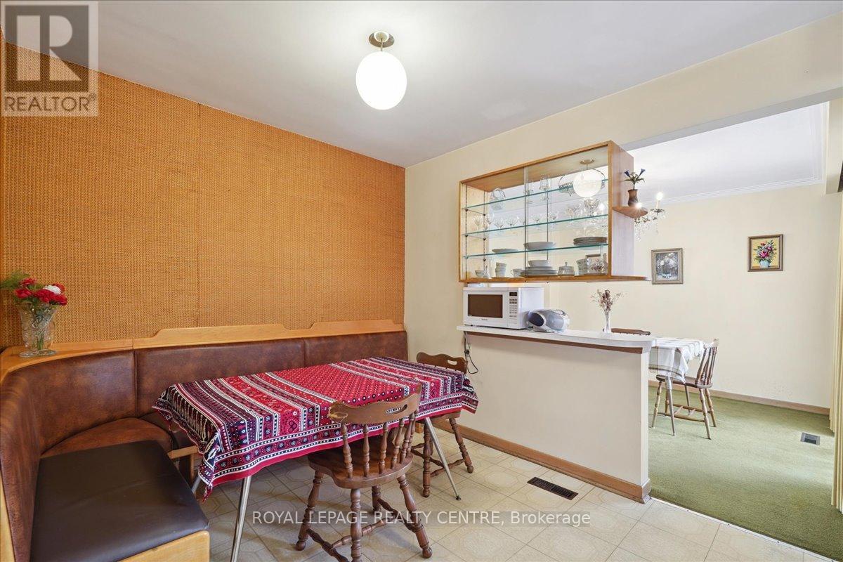 151 Redgrave Drive, Toronto, Ontario  M9R 3V8 - Photo 12 - W12430562