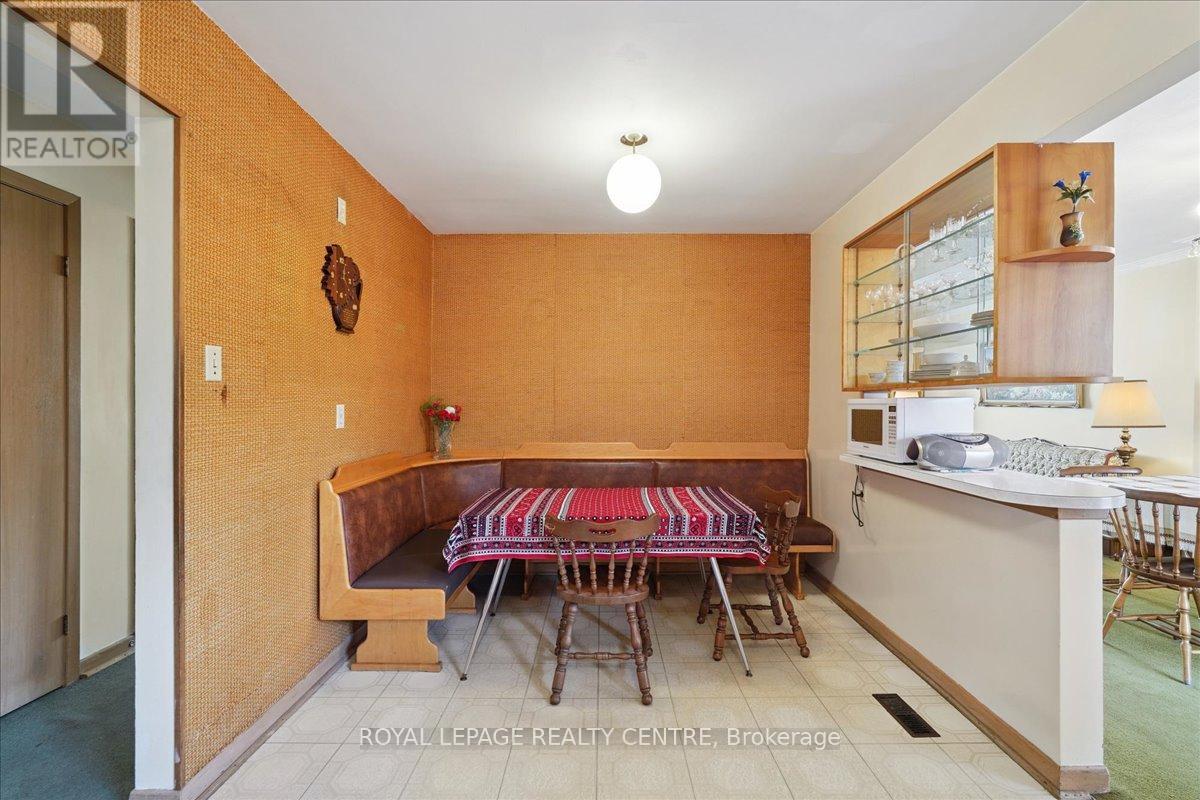 151 Redgrave Drive, Toronto, Ontario  M9R 3V8 - Photo 15 - W12430562