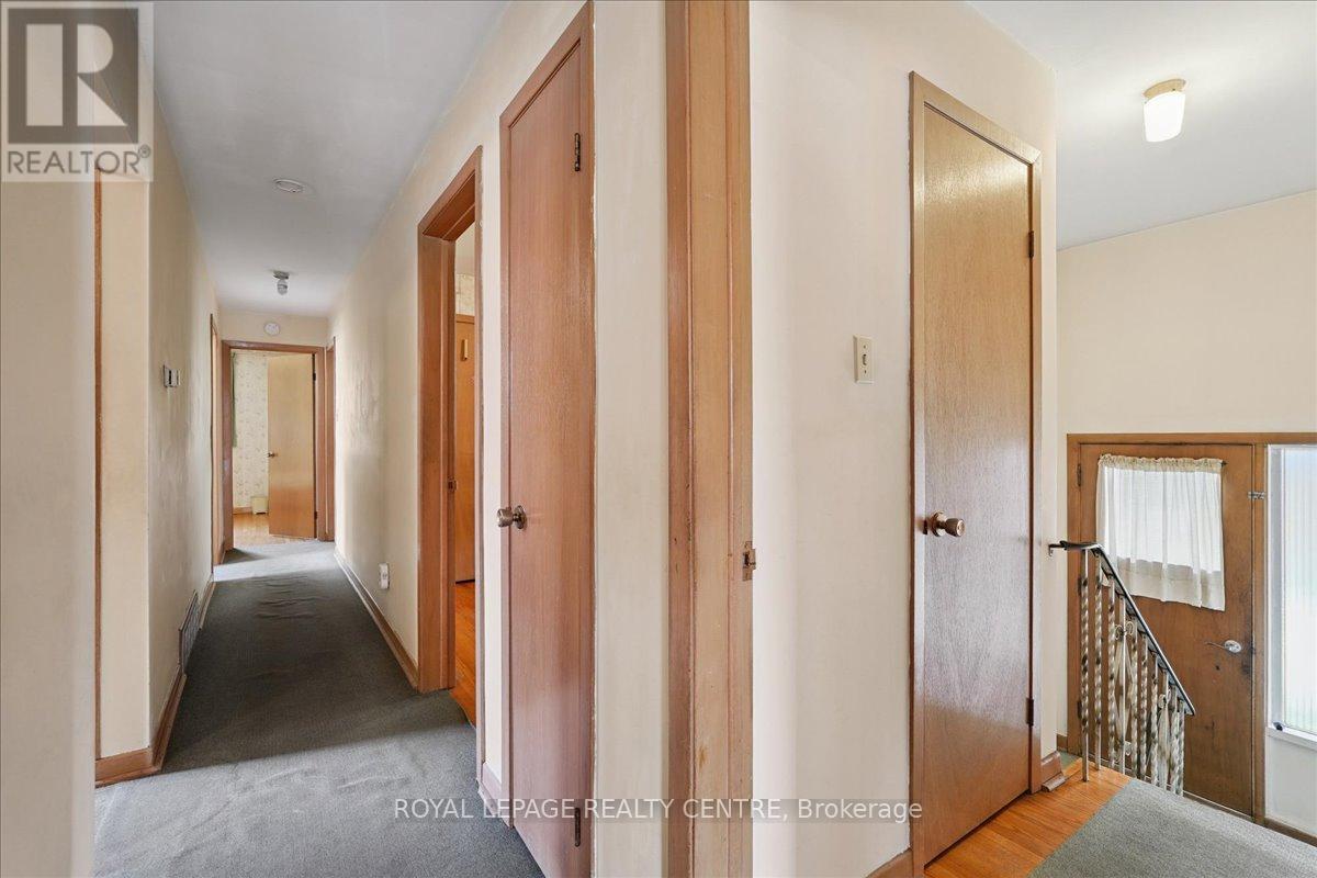 151 Redgrave Drive, Toronto, Ontario  M9R 3V8 - Photo 16 - W12430562