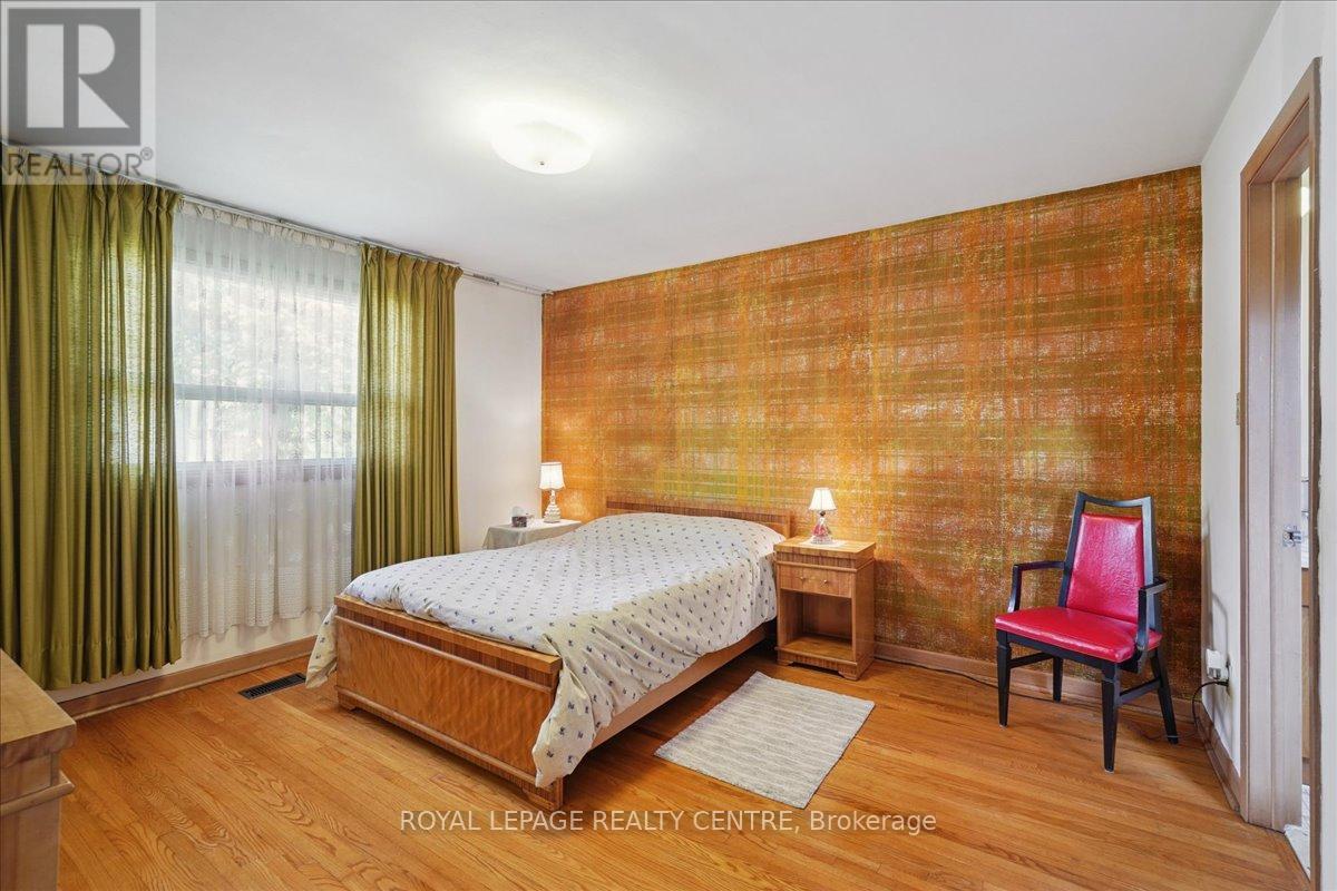 151 Redgrave Drive, Toronto, Ontario  M9R 3V8 - Photo 17 - W12430562