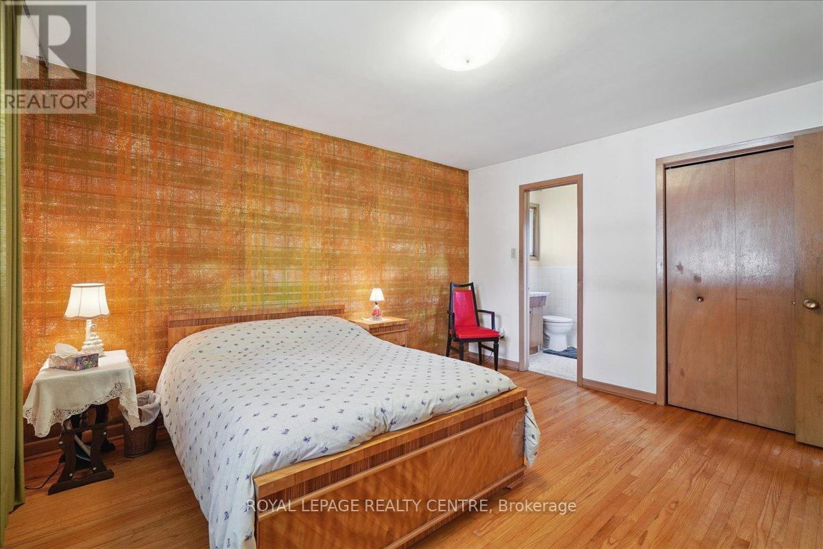 151 Redgrave Drive, Toronto, Ontario  M9R 3V8 - Photo 18 - W12430562