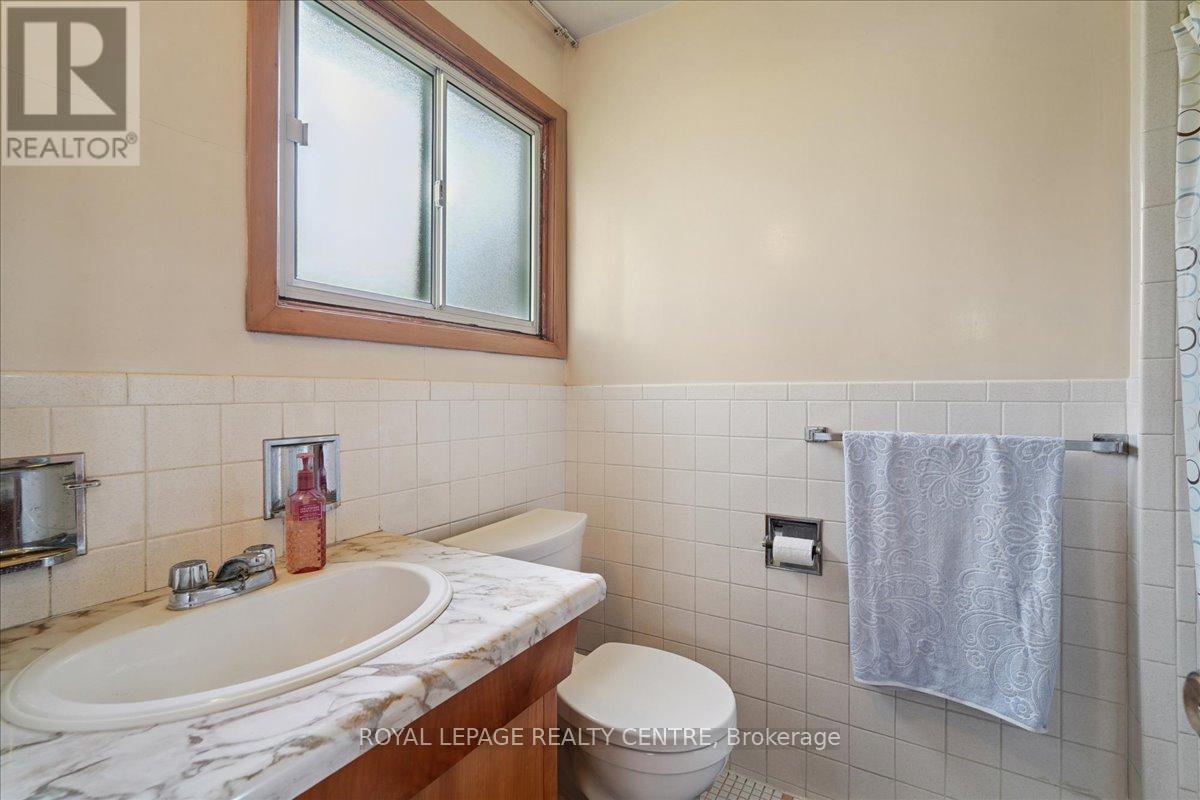 151 Redgrave Drive, Toronto, Ontario  M9R 3V8 - Photo 19 - W12430562