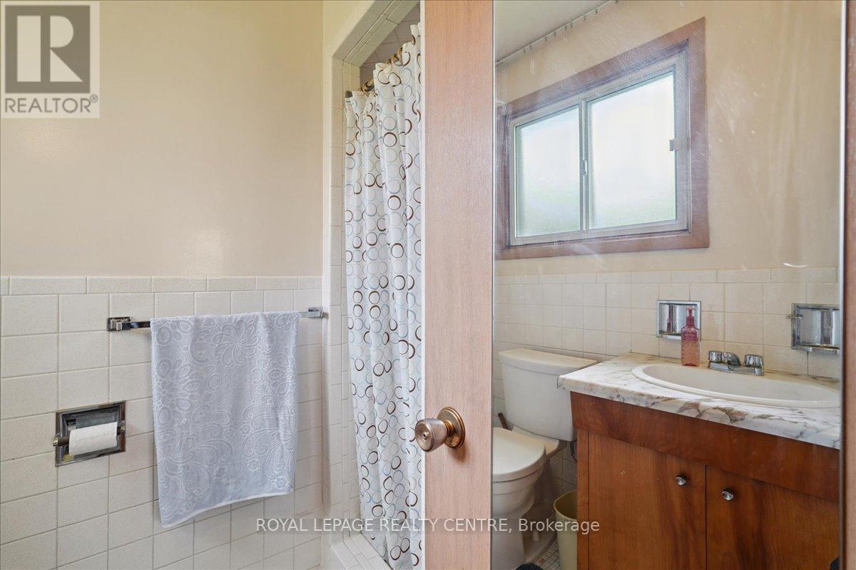 151 Redgrave Drive, Toronto, Ontario  M9R 3V8 - Photo 20 - W12430562