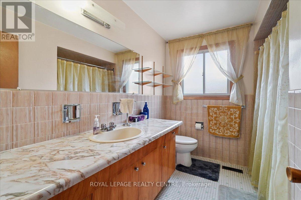 151 Redgrave Drive, Toronto, Ontario  M9R 3V8 - Photo 22 - W12430562