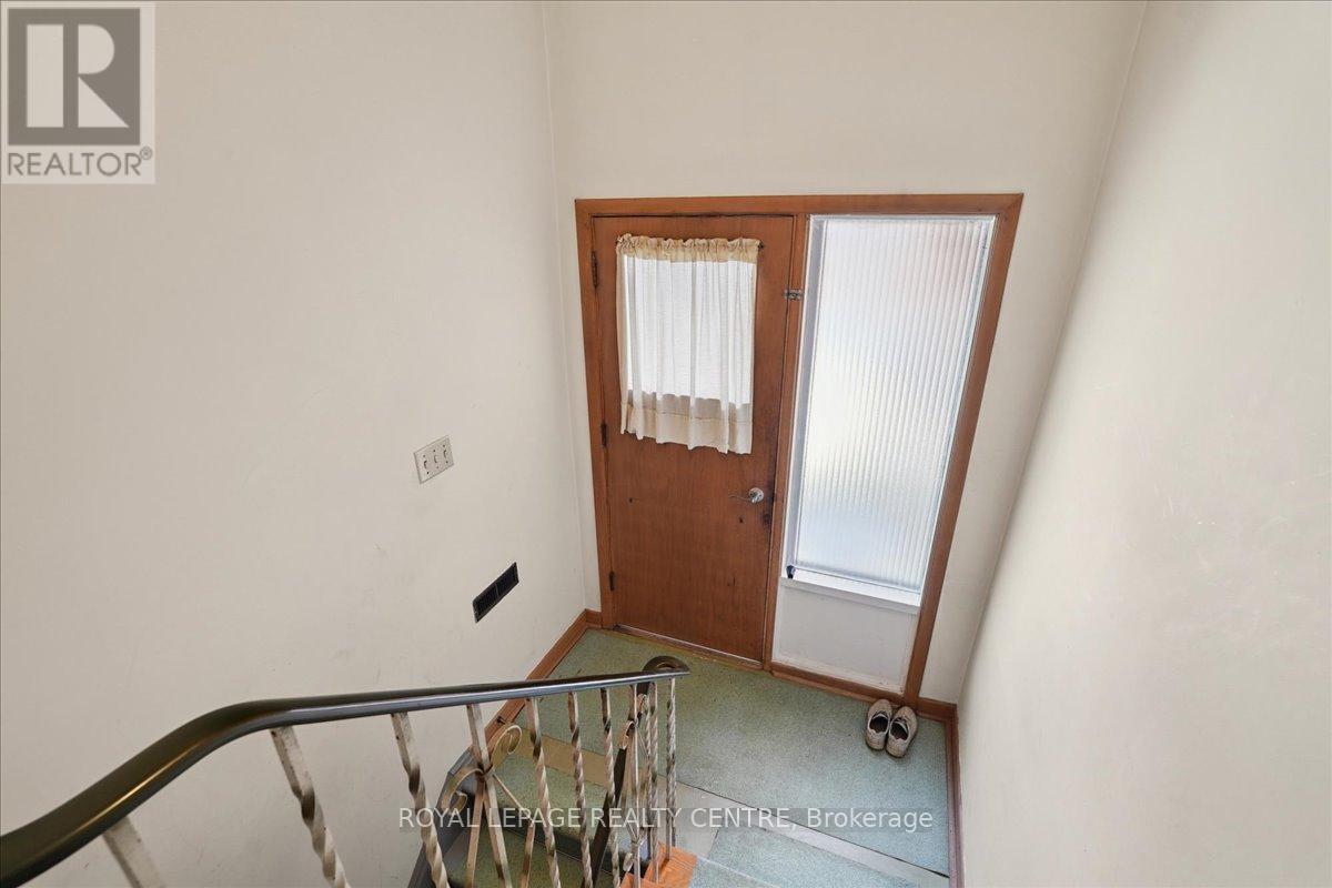 151 Redgrave Drive, Toronto, Ontario  M9R 3V8 - Photo 24 - W12430562