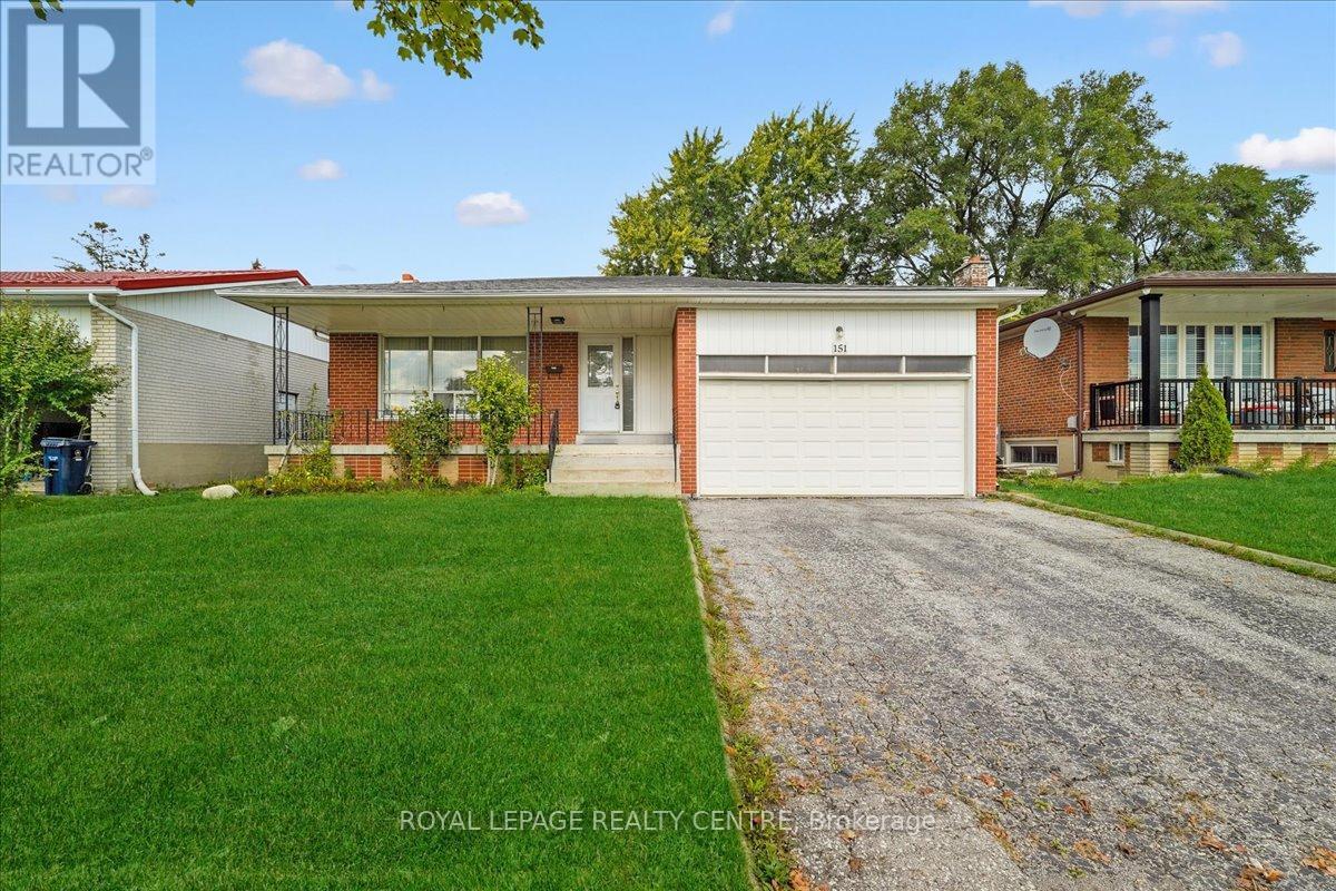 151 Redgrave Drive, Toronto, Ontario  M9R 3V8 - Photo 4 - W12430562