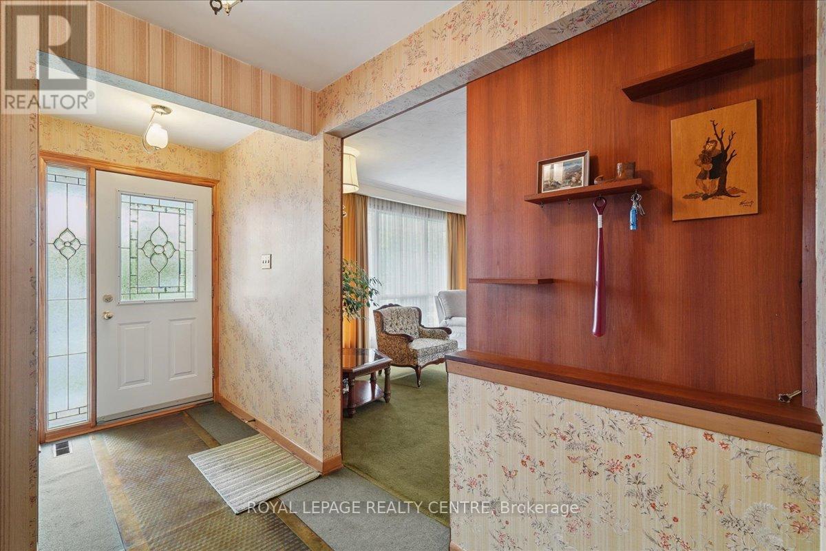 151 Redgrave Drive, Toronto, Ontario  M9R 3V8 - Photo 6 - W12430562