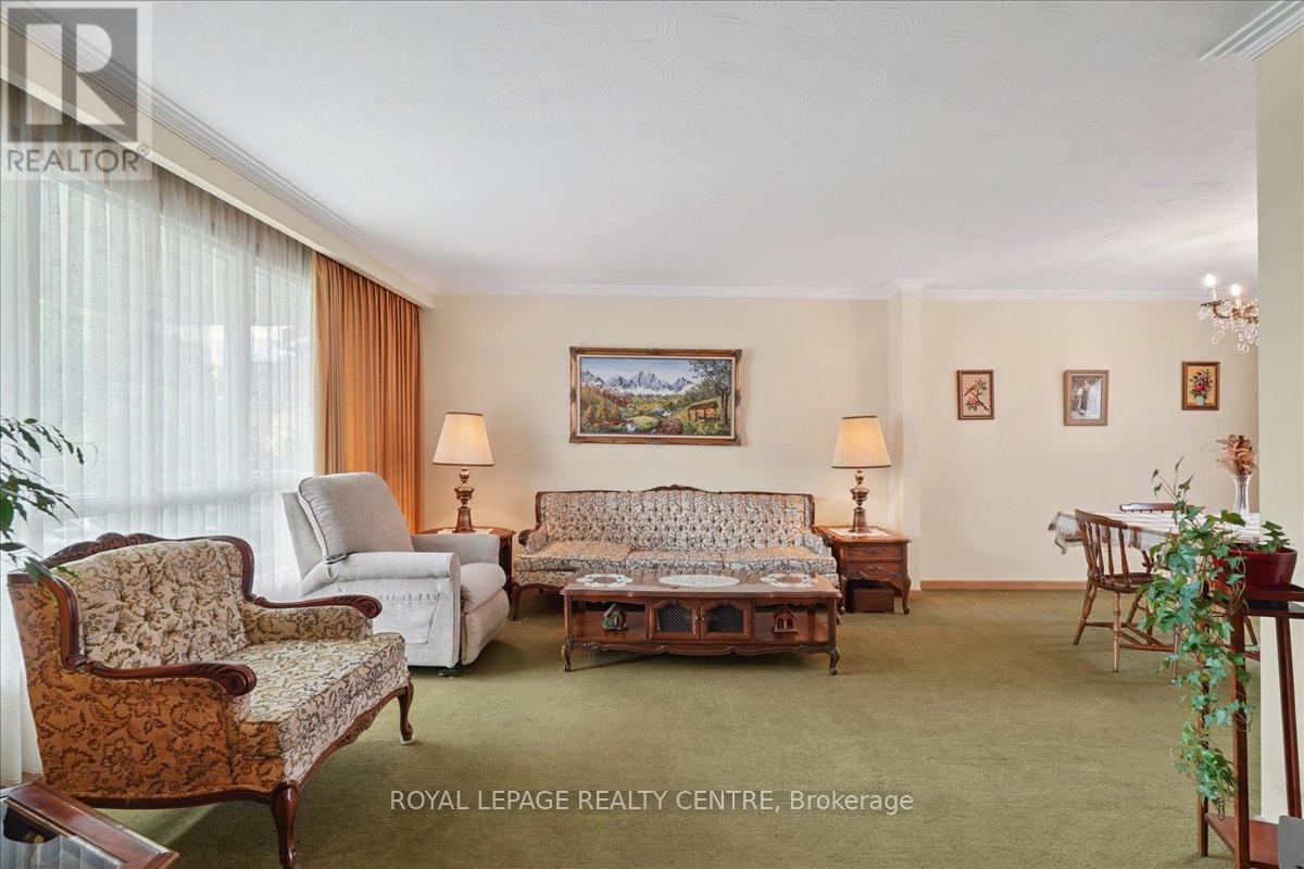 151 Redgrave Drive, Toronto, Ontario  M9R 3V8 - Photo 8 - W12430562