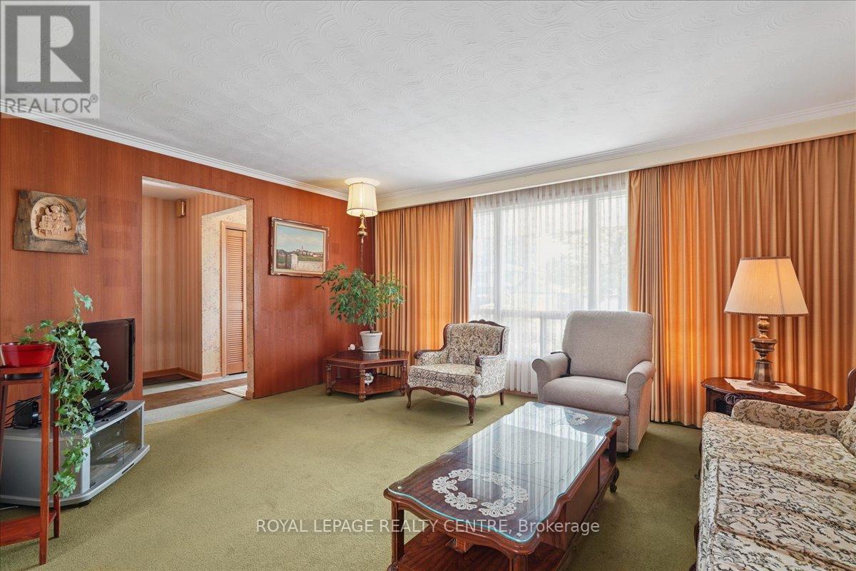 151 Redgrave Drive, Toronto, Ontario  M9R 3V8 - Photo 9 - W12430562