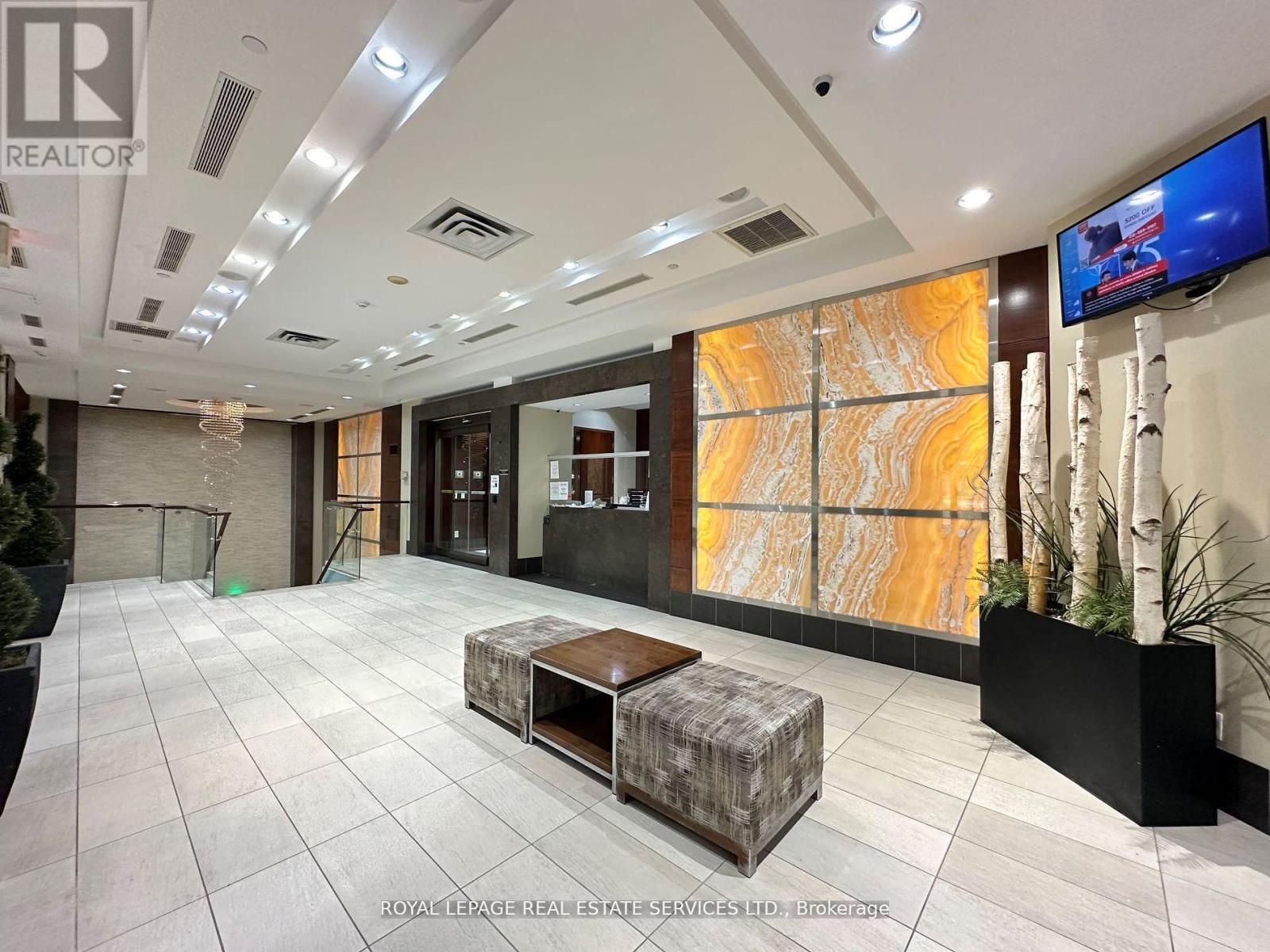 3001 - 310 Burnhamthorpe Road W, Mississauga, Ontario  L5B 4P9 - Photo 3 - W12430572