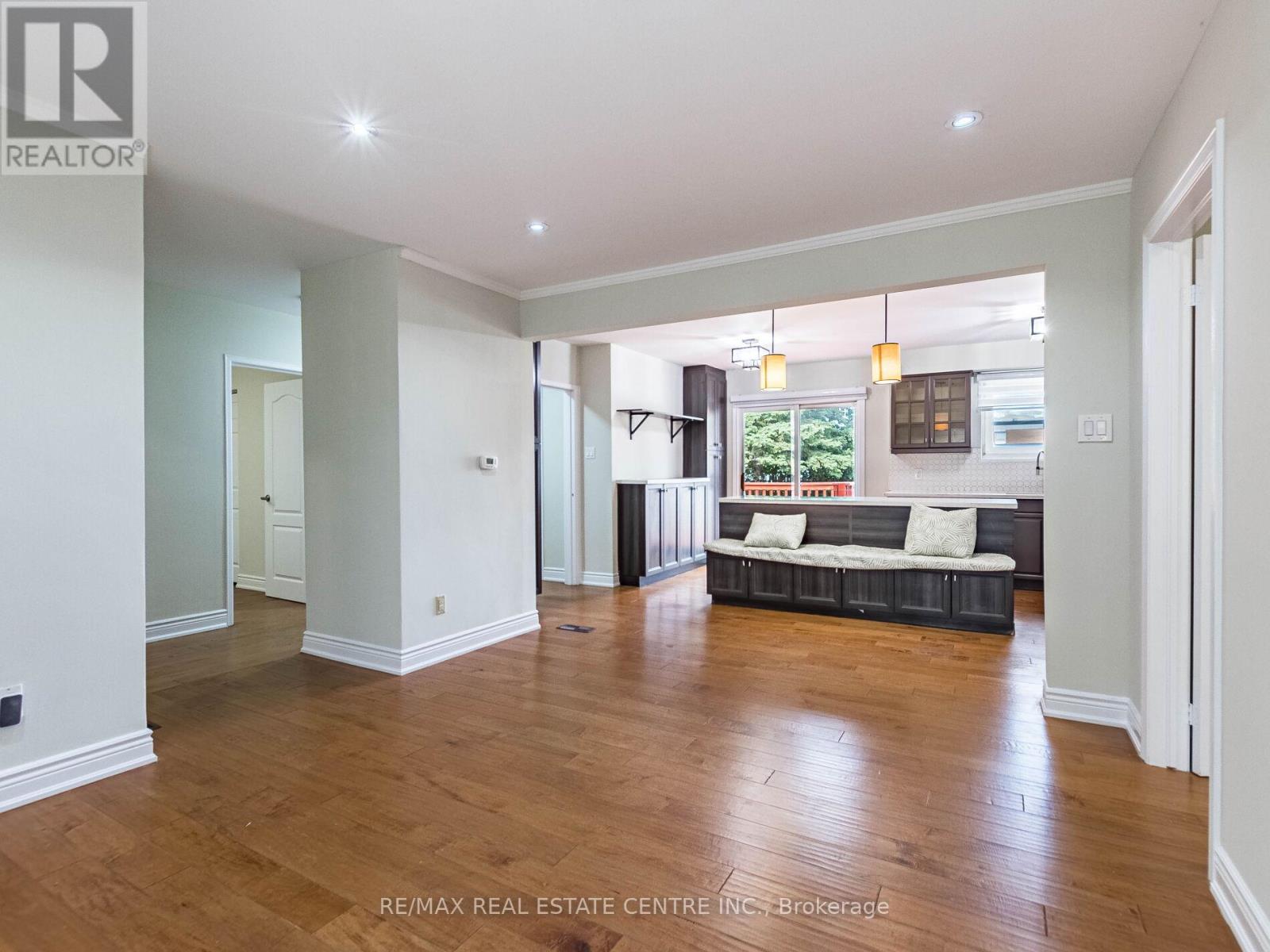3331 Etude Drive, Mississauga, Ontario  L4T 1T4 - Photo 11 - W12430579