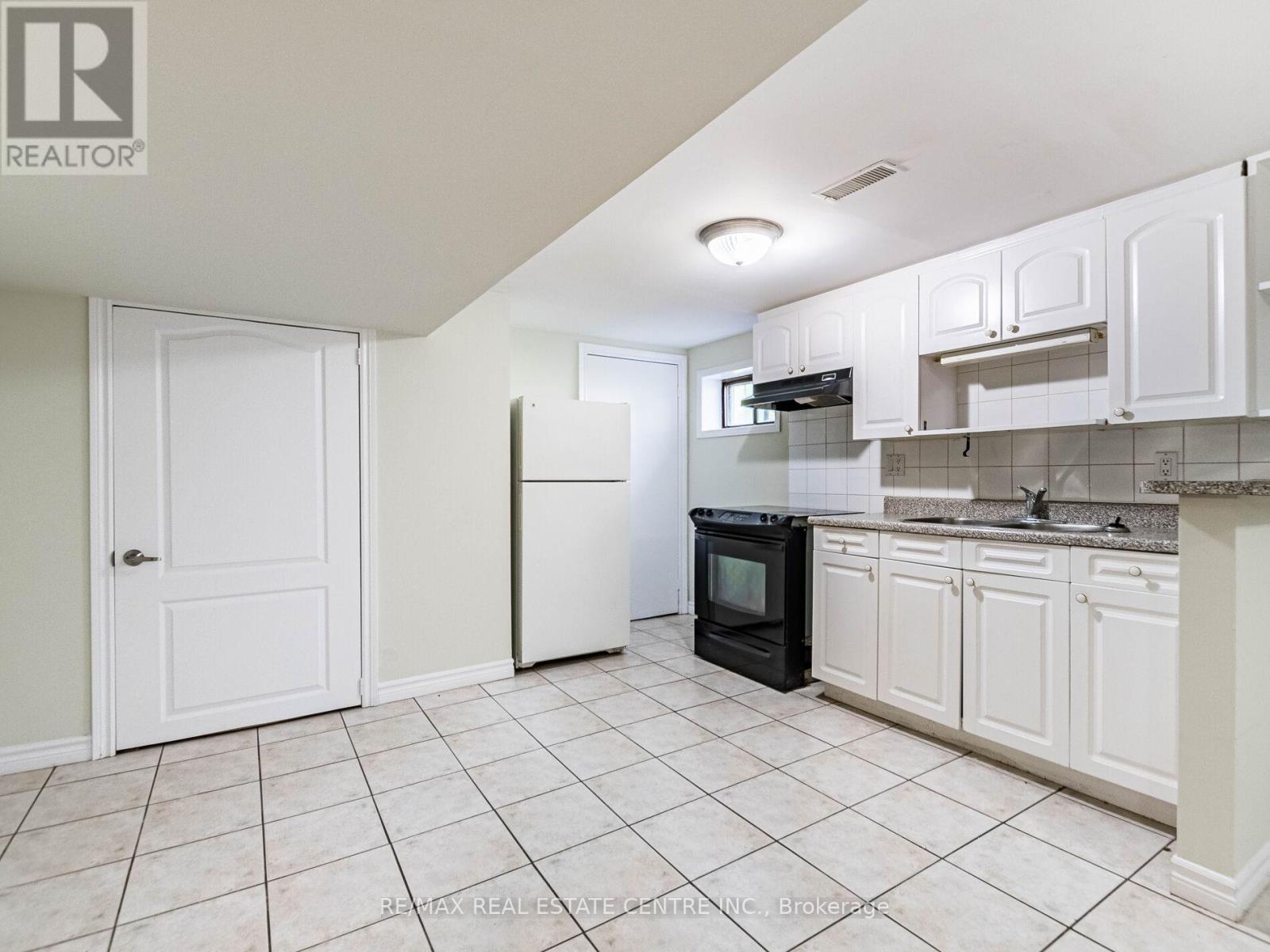 3331 Etude Drive, Mississauga, Ontario  L4T 1T4 - Photo 25 - W12430579