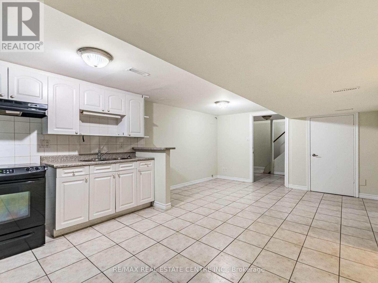 3331 Etude Drive, Mississauga, Ontario  L4T 1T4 - Photo 26 - W12430579