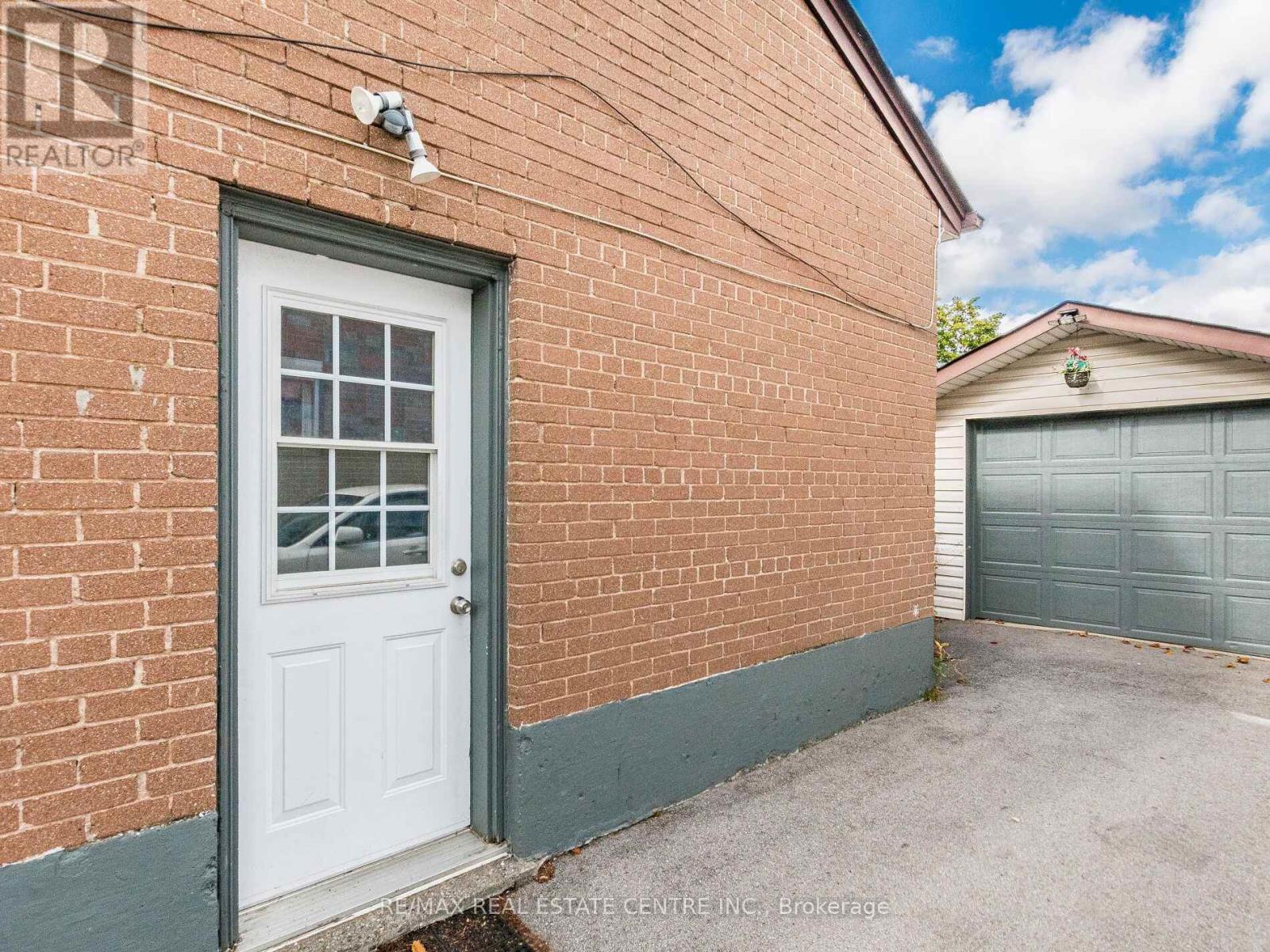 3331 Etude Drive, Mississauga, Ontario  L4T 1T4 - Photo 31 - W12430579