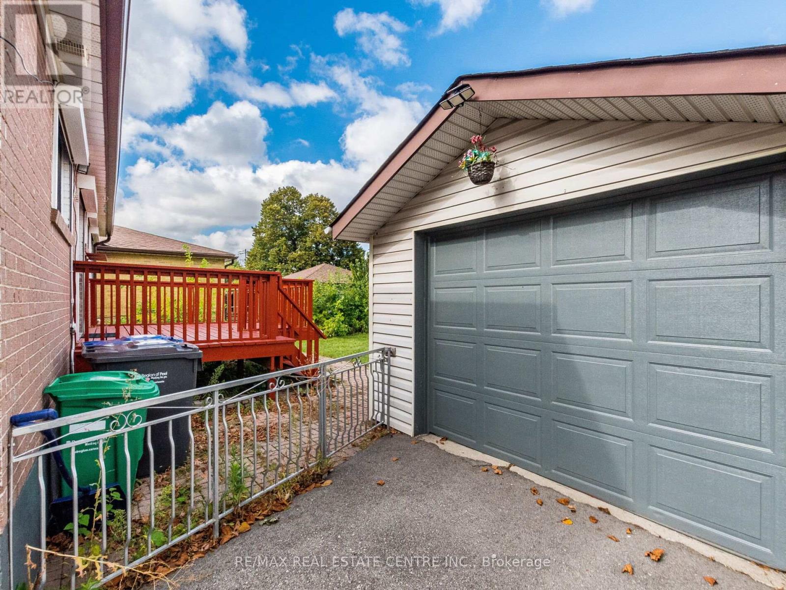 3331 Etude Drive, Mississauga, Ontario  L4T 1T4 - Photo 33 - W12430579