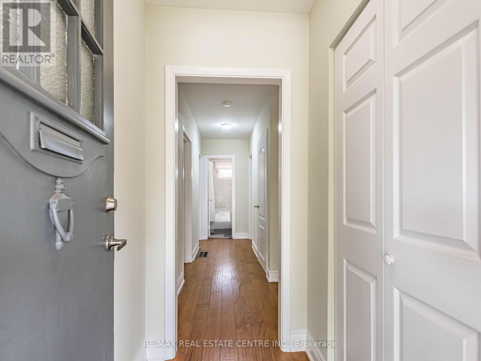3331 Etude Drive, Mississauga, Ontario  L4T 1T4 - Photo 7 - W12430579