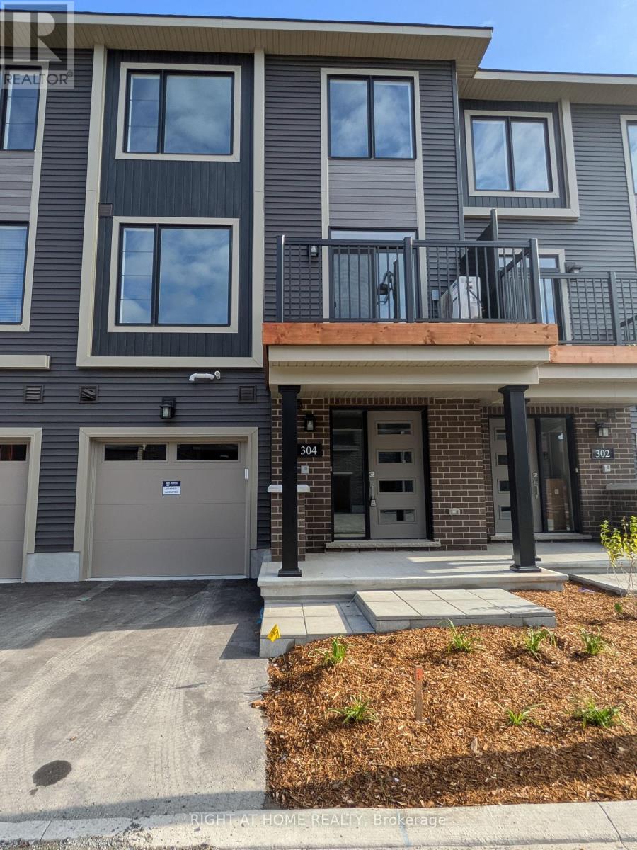 304 Clearpath Private, Ottawa, Ontario  K2T 0S7 - Photo 2 - X12430594