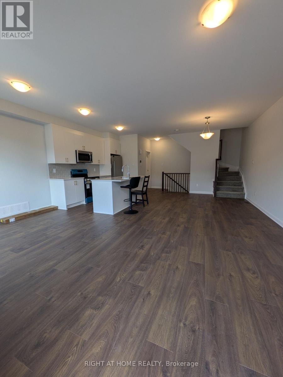 304 Clearpath Private, Ottawa, Ontario  K2T 0S7 - Photo 3 - X12430594