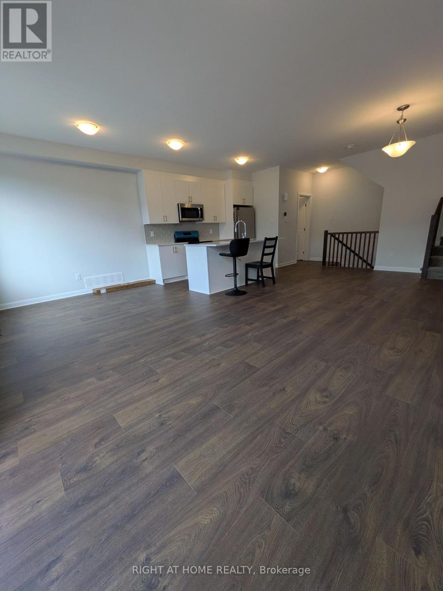 304 Clearpath Private, Ottawa, Ontario  K2T 0S7 - Photo 4 - X12430594