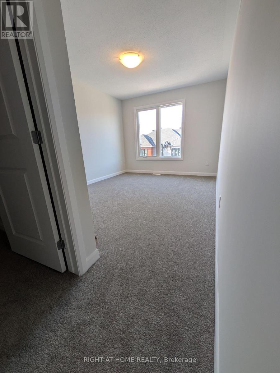 304 Clearpath Private, Ottawa, Ontario  K2T 0S7 - Photo 5 - X12430594