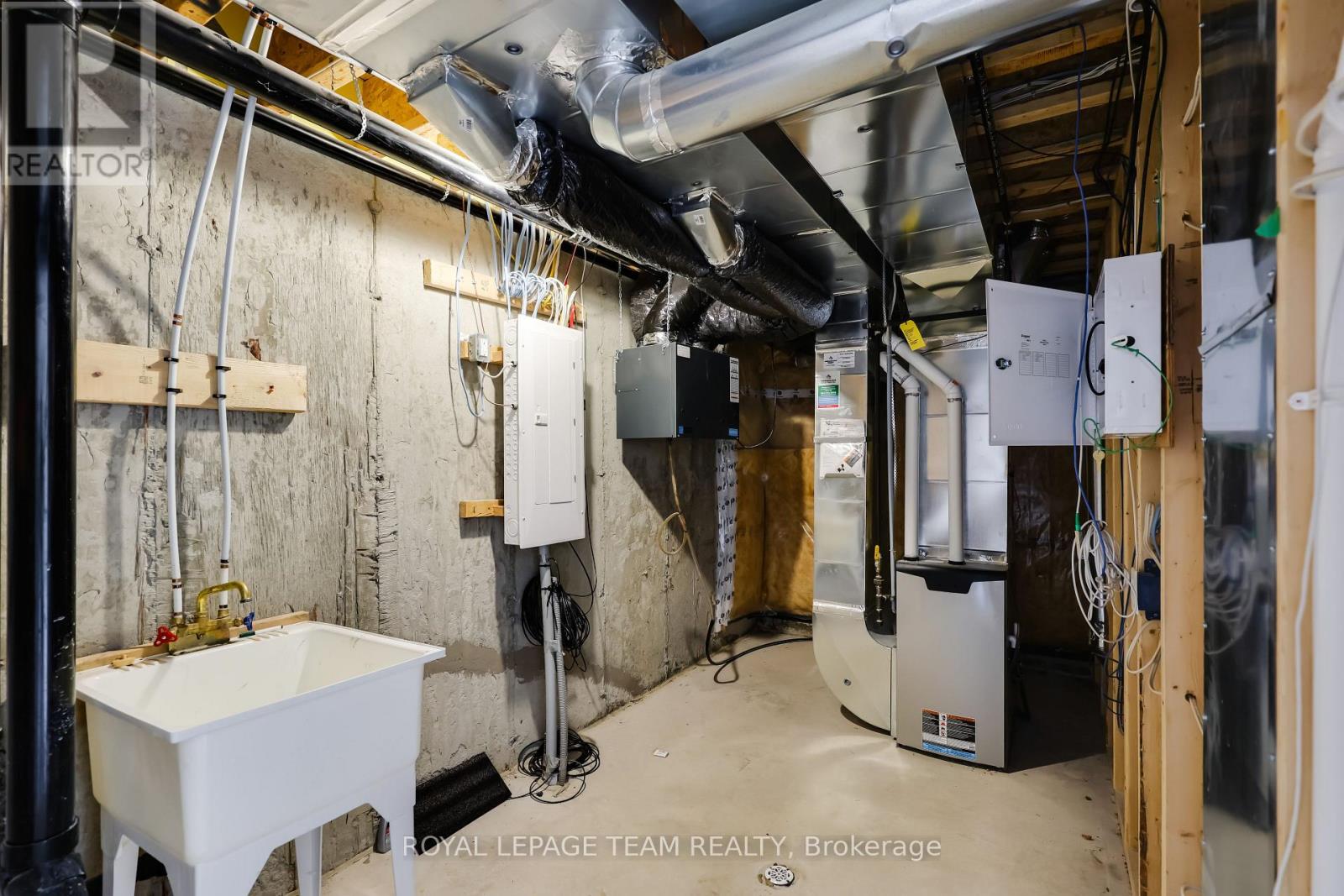 233 Kimpton Drive, Ottawa, Ontario  K2S 2H9 - Photo 33 - X12430605