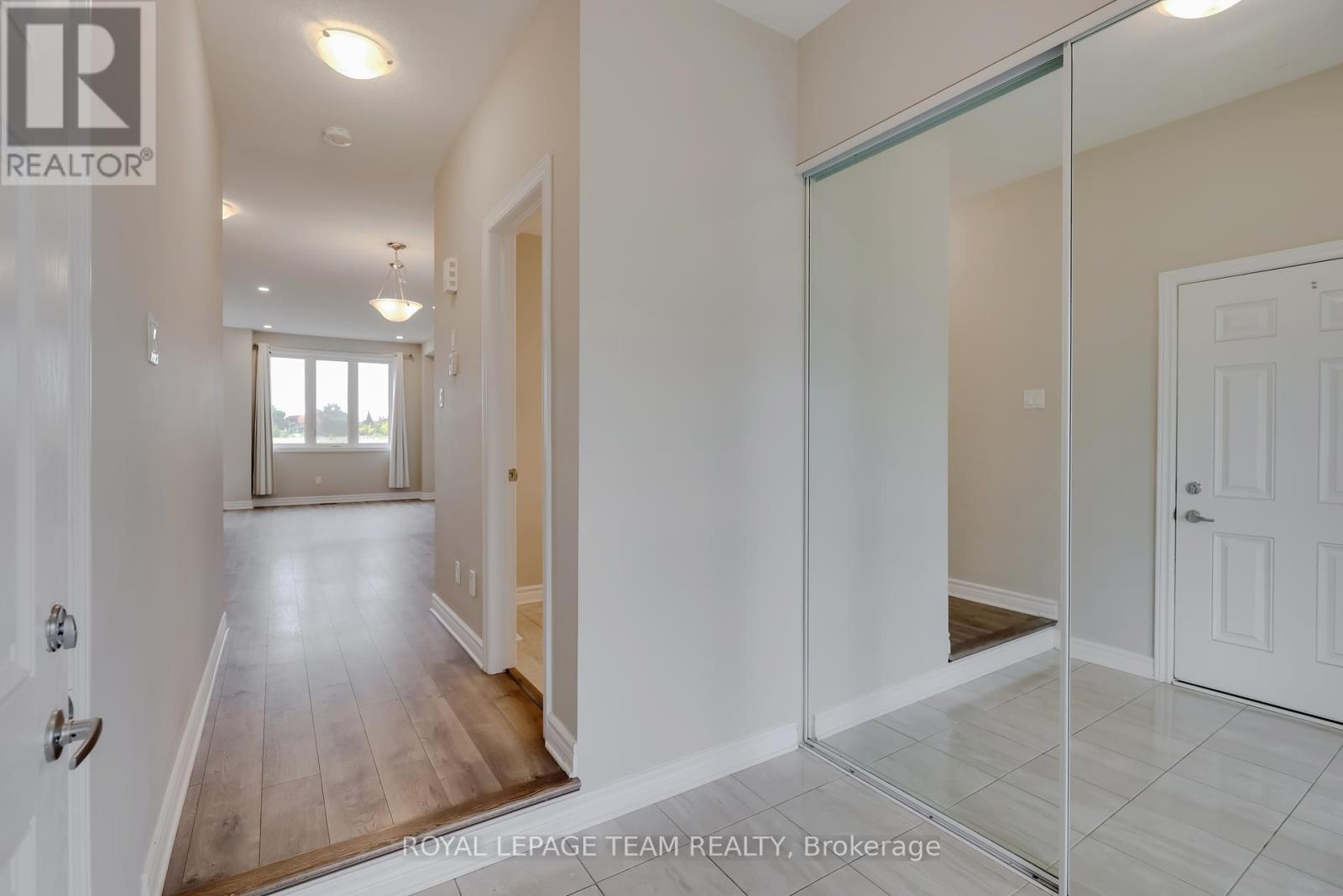 233 Kimpton Drive, Ottawa, Ontario  K2S 2H9 - Photo 4 - X12430605