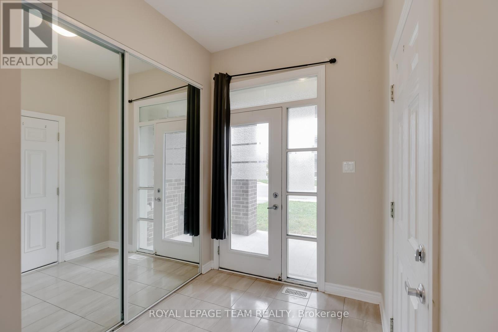 233 Kimpton Drive, Ottawa, Ontario  K2S 2H9 - Photo 5 - X12430605