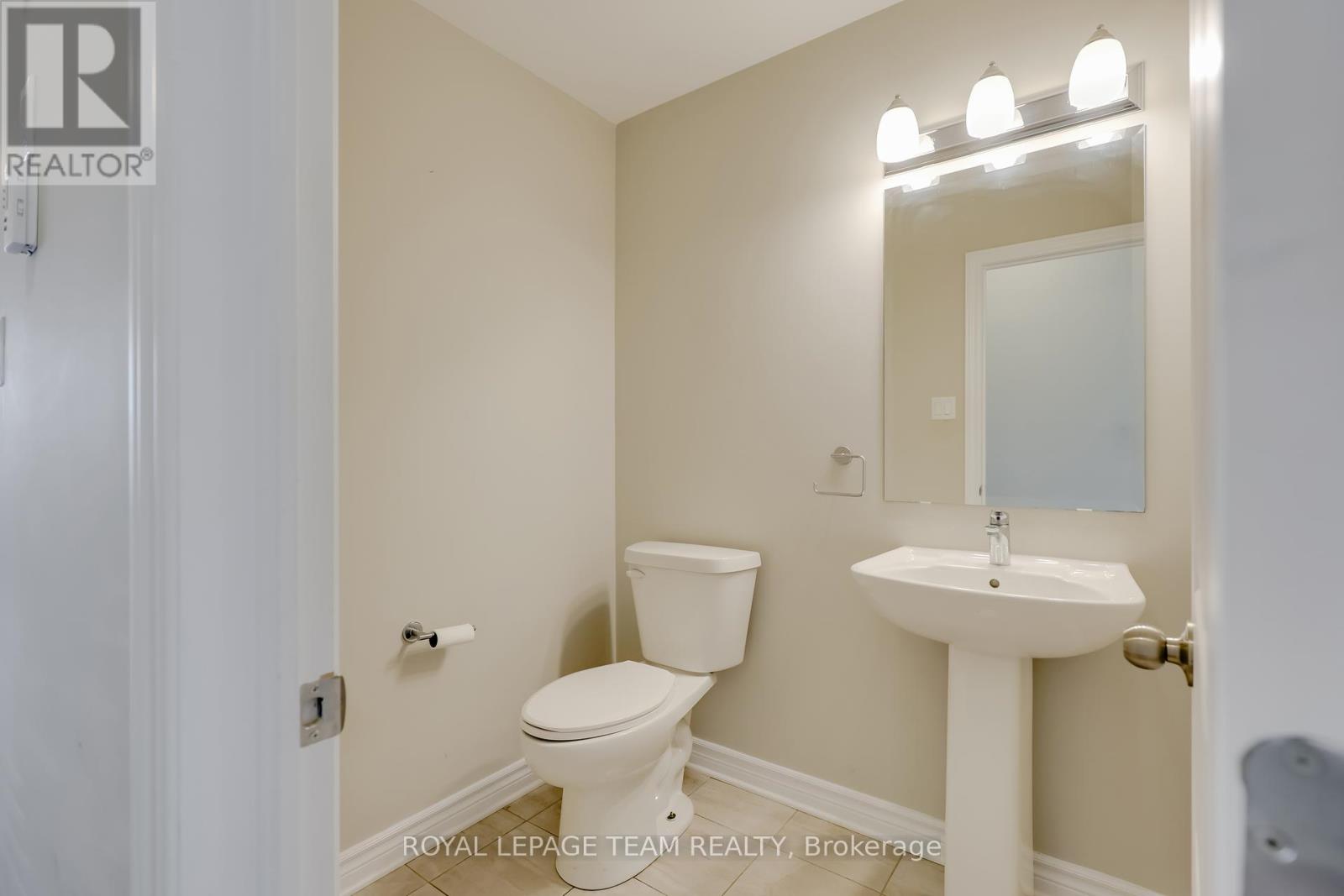233 Kimpton Drive, Ottawa, Ontario  K2S 2H9 - Photo 6 - X12430605