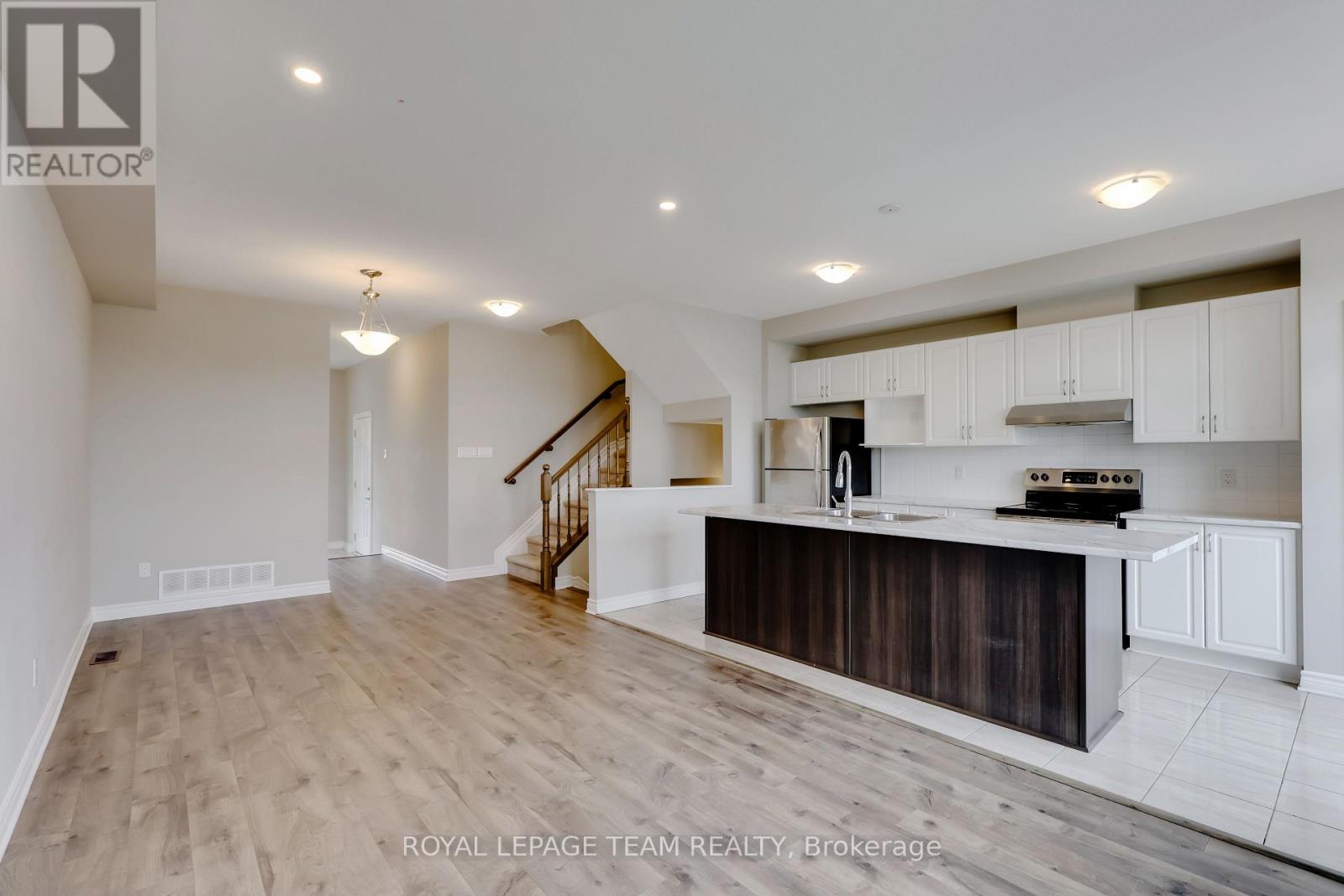 233 Kimpton Drive, Ottawa, Ontario  K2S 2H9 - Photo 8 - X12430605
