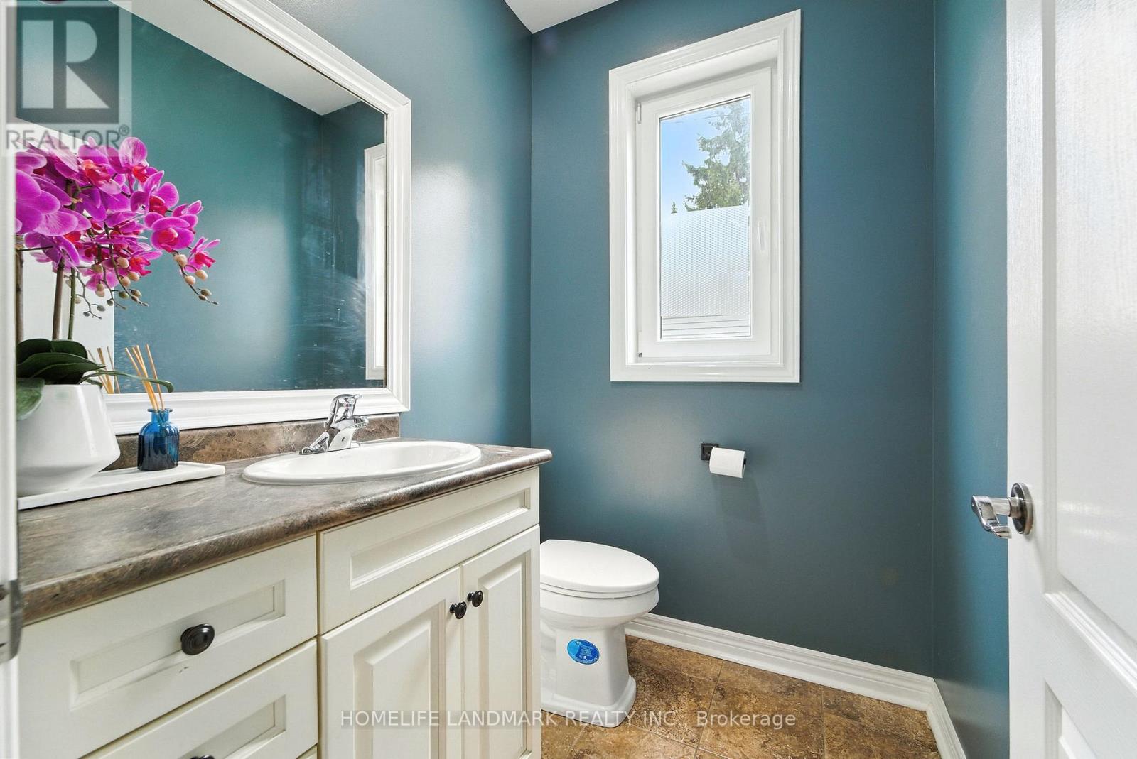 38 Woodrow Street, St. Catharines, Ontario  L2P 2A2 - Photo 13 - X12430549