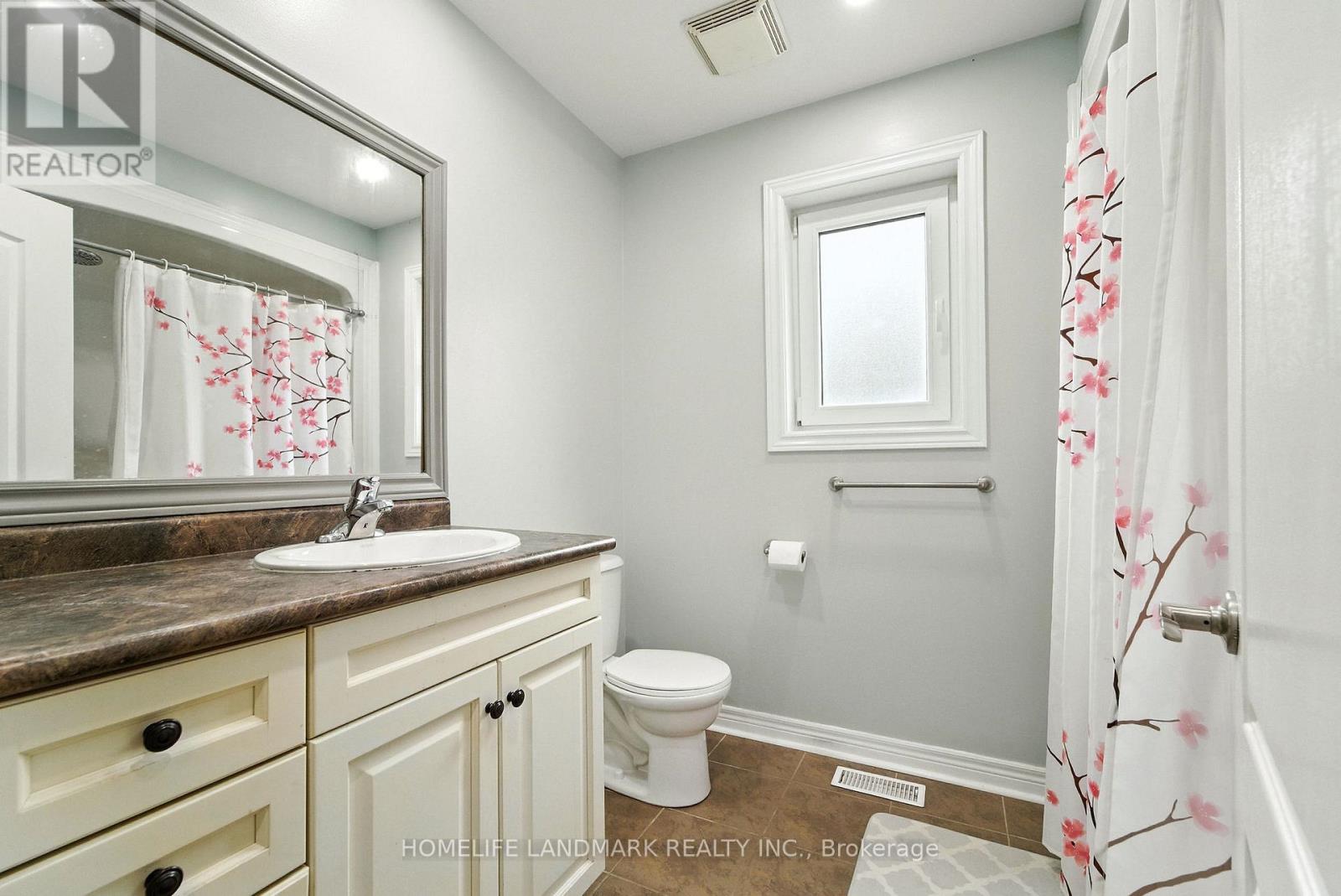 38 Woodrow Street, St. Catharines, Ontario  L2P 2A2 - Photo 23 - X12430549
