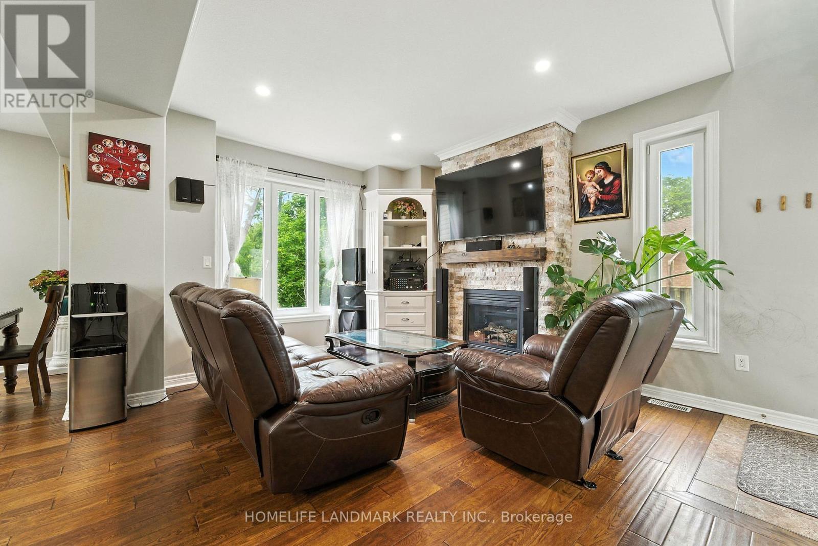 38 Woodrow Street, St. Catharines, Ontario  L2P 2A2 - Photo 5 - X12430549