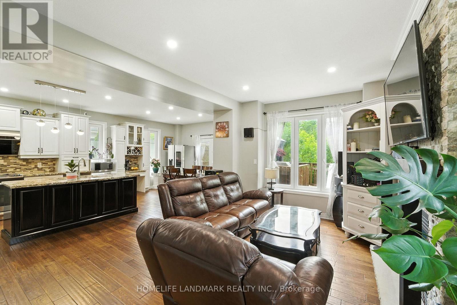 38 Woodrow Street, St. Catharines, Ontario  L2P 2A2 - Photo 6 - X12430549