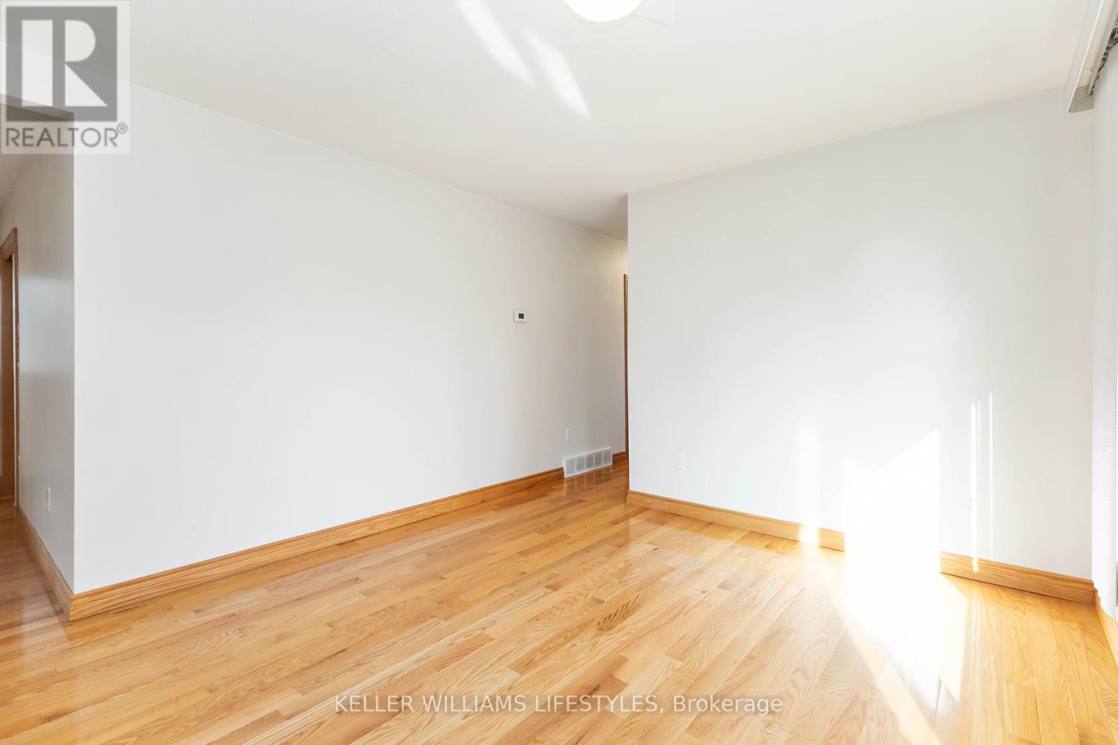 Upper - 61 Delaware Street S, Middlesex Centre, Ontario  N0L 1R0 - Photo 10 - X12430629